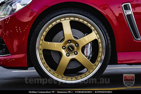 22x8.5 22x9.5 Simmons FR-1 Gold on HOLDEN COMMODORE VF