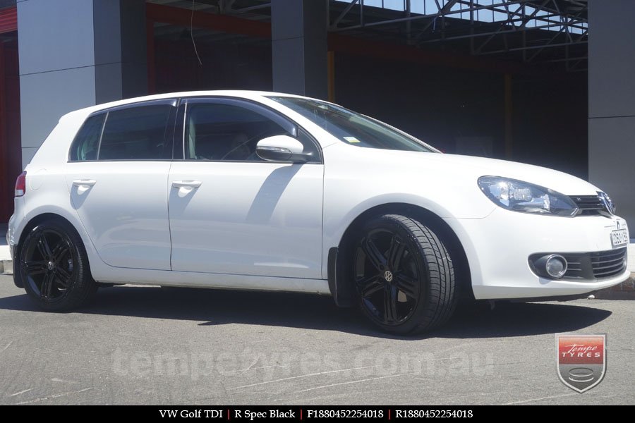 18x8.0 R Spec Black on VW GOLF 