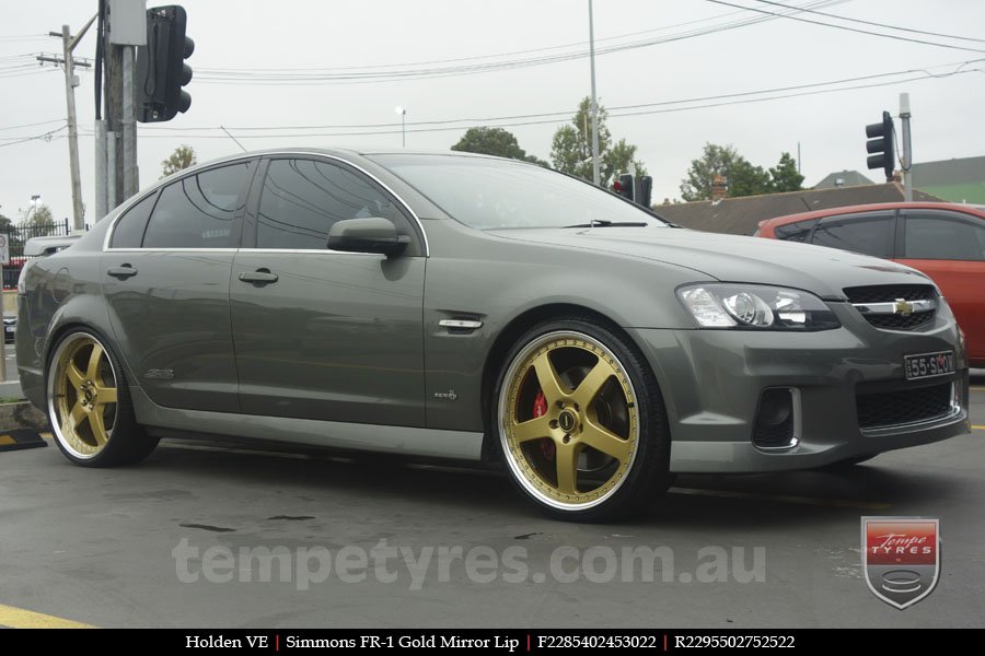 22x8.5 22x9.5 Simmons FR-1 Gold on HOLDEN COMMODORE VE