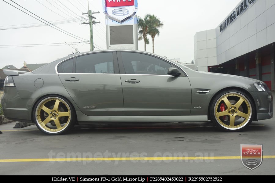 22x8.5 22x9.5 Simmons FR-1 Gold on HOLDEN COMMODORE VE