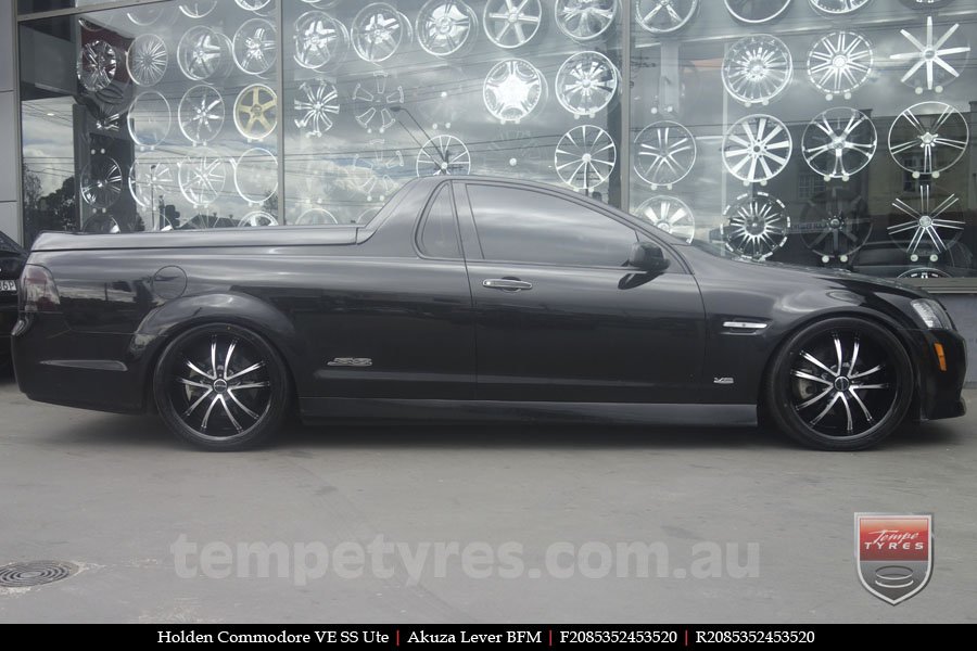 20x8.5 Akuza 847 Shadow on HOLDEN COMMODORE VE