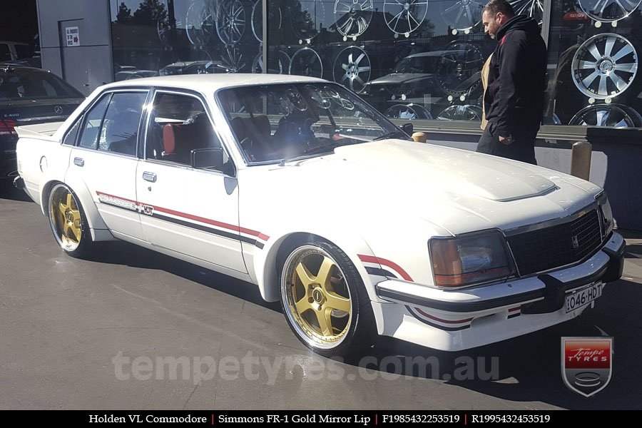 19x8.5 19x9.5 Simmons FR-1 Gold on HOLDEN COMMODORE