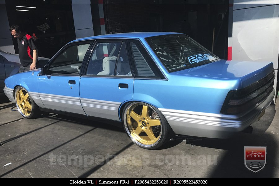 20x8.5 20x9.5 Simmons FR-1 Gold on HOLDEN COMMODORE VL