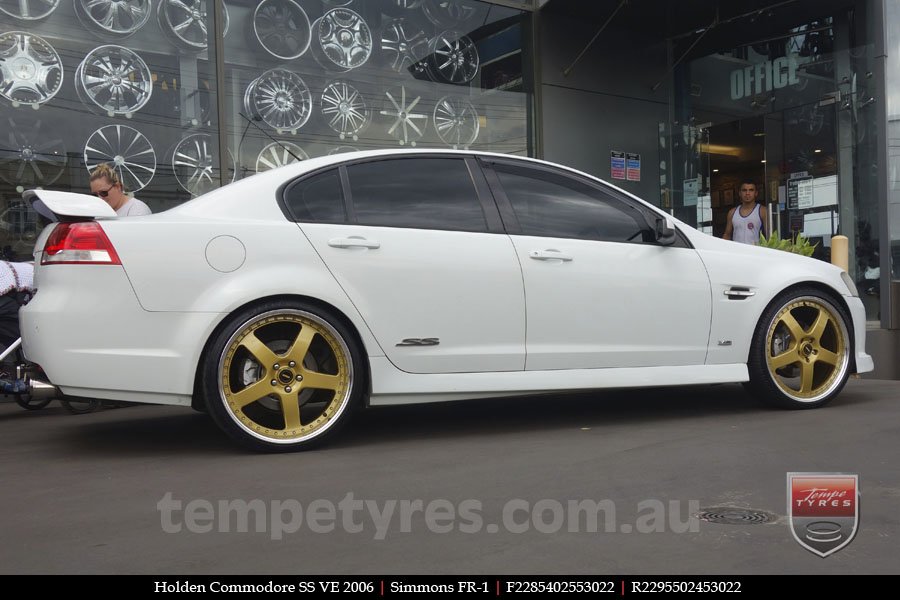 22x8.5 22x9.5 Simmons FR-1 Gold on HOLDEN COMMODORE VE