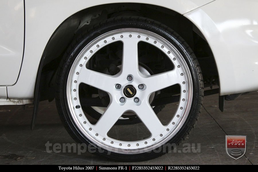 22x8.5 22x9.5 Simmons FR-1 White on TOYOTA HILUX
