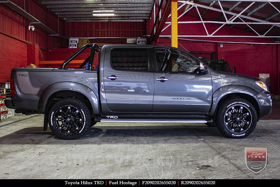 20x9.0 Fuel Hostage on TOYOTA HILUX