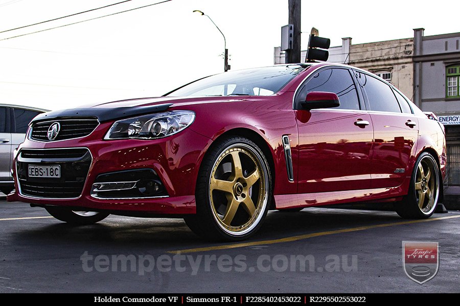22x8.5 22x9.5 Simmons FR-1 Gold on HOLDEN COMMODORE VF