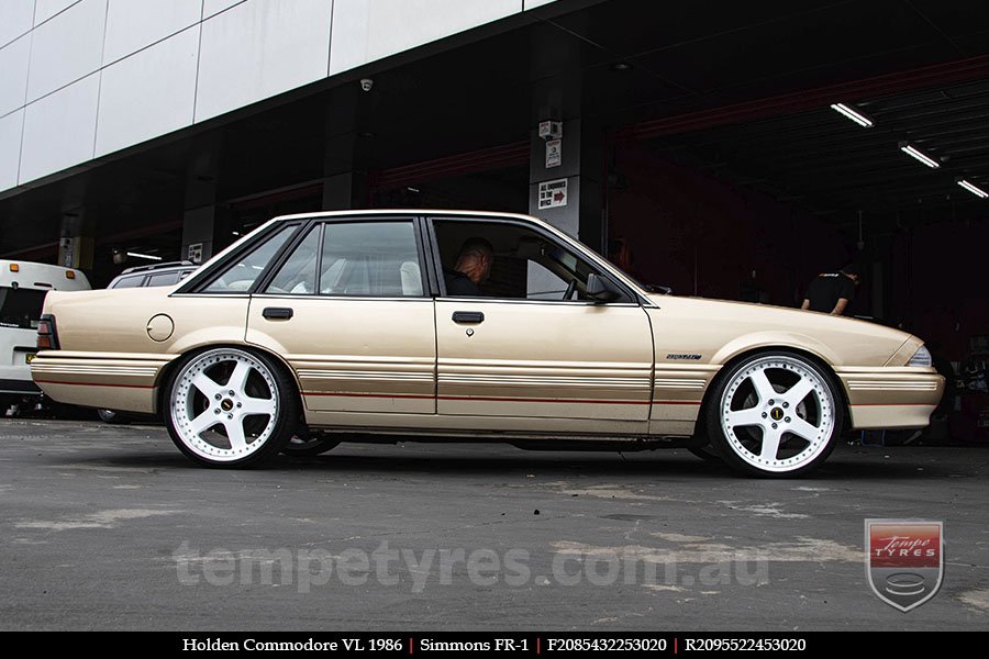 20x8.5 20x9.5 Simmons FR-1 White on HOLDEN COMMODORE VL