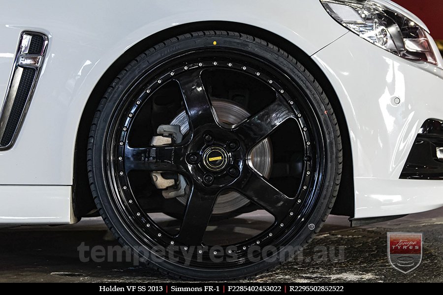 22x8.5 22x9.5 Simmons FR-1 Full Gloss Black on HOLDEN COMMODORE VF