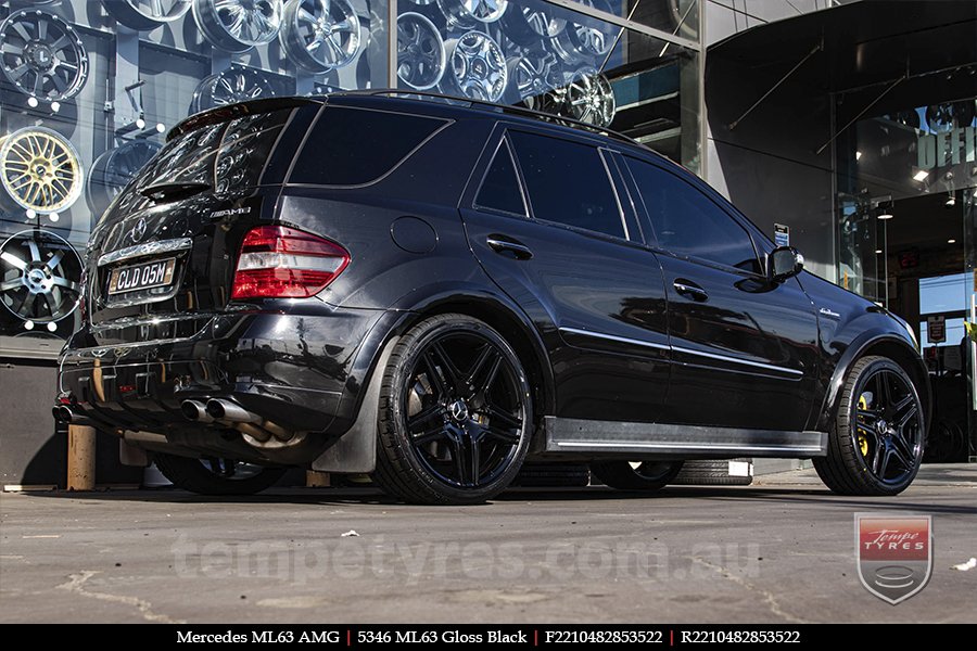 22x10 5346 ML63 Gloss Black on MERCEDES ML-Class