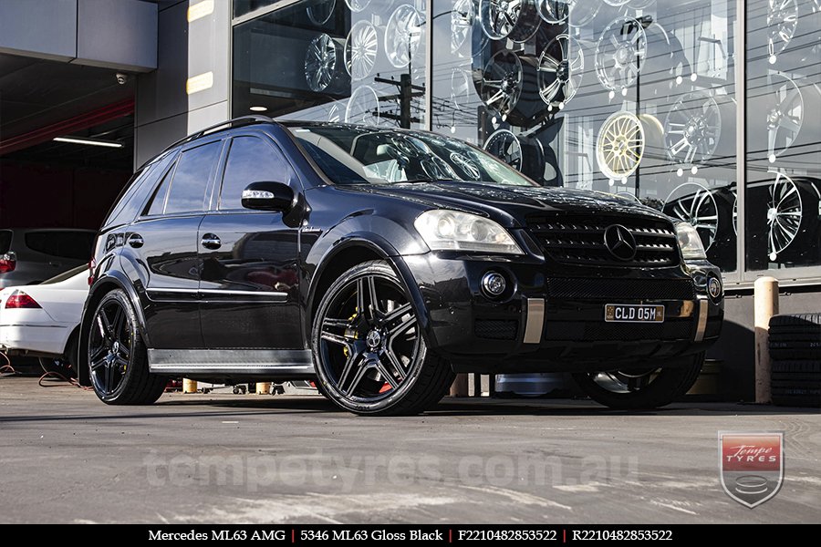 22x10 5346 ML63 Gloss Black on MERCEDES ML-Class