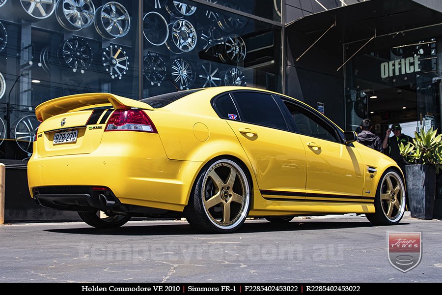 22x8.5 22x9.5 Simmons FR-1 Gold on HOLDEN COMMODORE VE