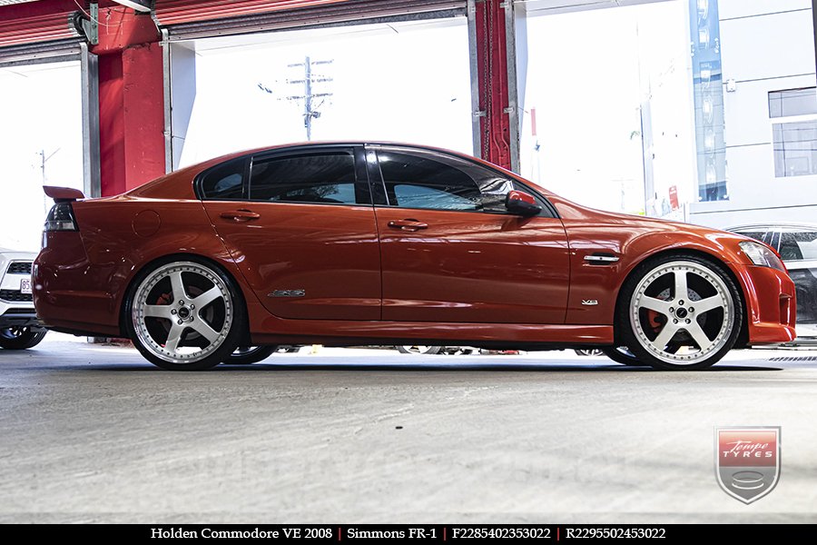 22x8.5 22x9.5 Simmons FR-1 Silver on HOLDEN COMMODORE VE