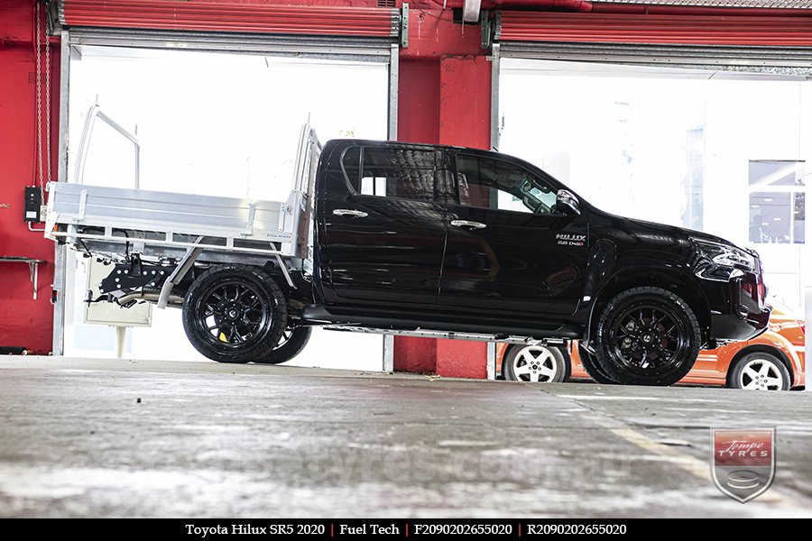 20x9.0 Fuel Tech on TOYOTA HILUX SR5