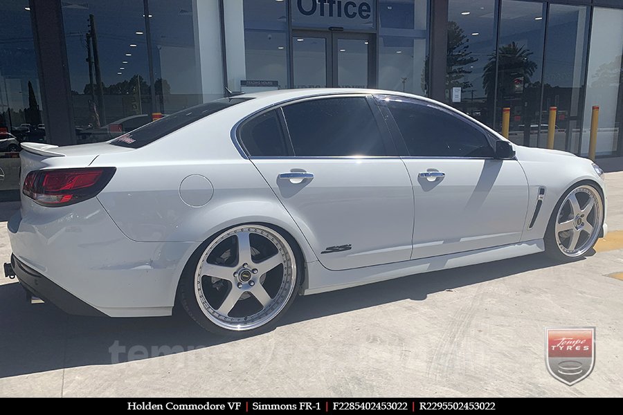 22x8.5 22x9.5 Simmons FR-1 Silver on HOLDEN COMMODORE VF