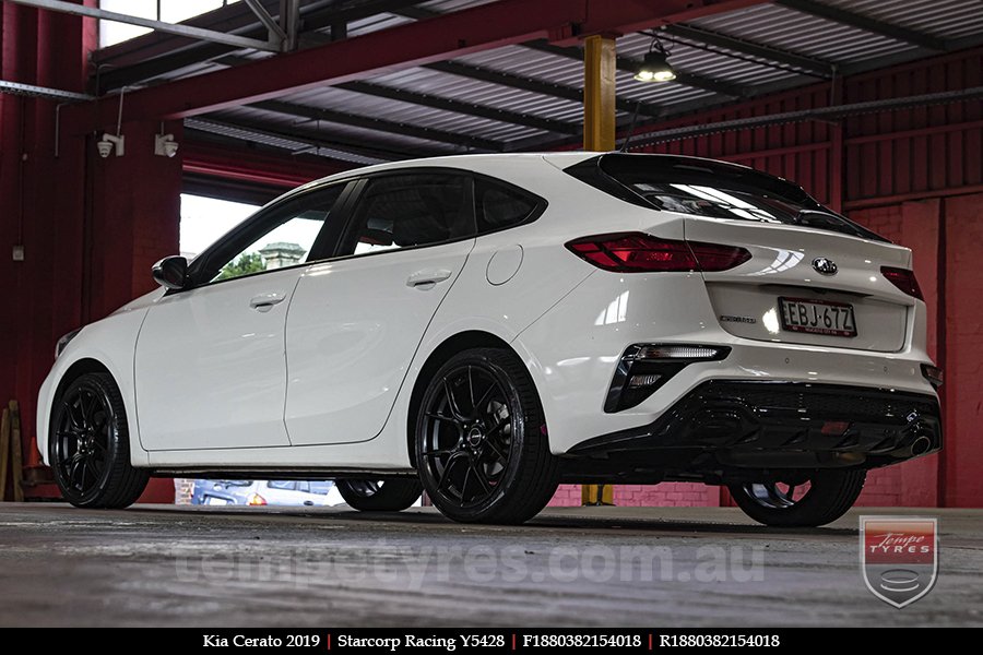 18x8.0 Starcorp Racing Y5428 on KIA CERATO