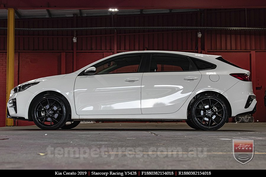 18x8.0 Starcorp Racing Y5428 on KIA CERATO