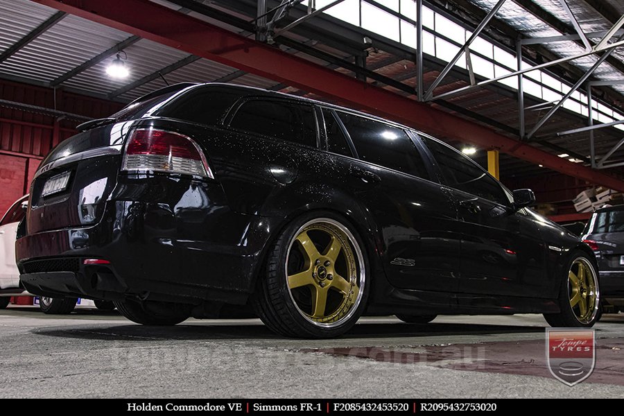 20x8.5 20x9.5 Simmons FR-1 Gold on HOLDEN COMMODORE VE