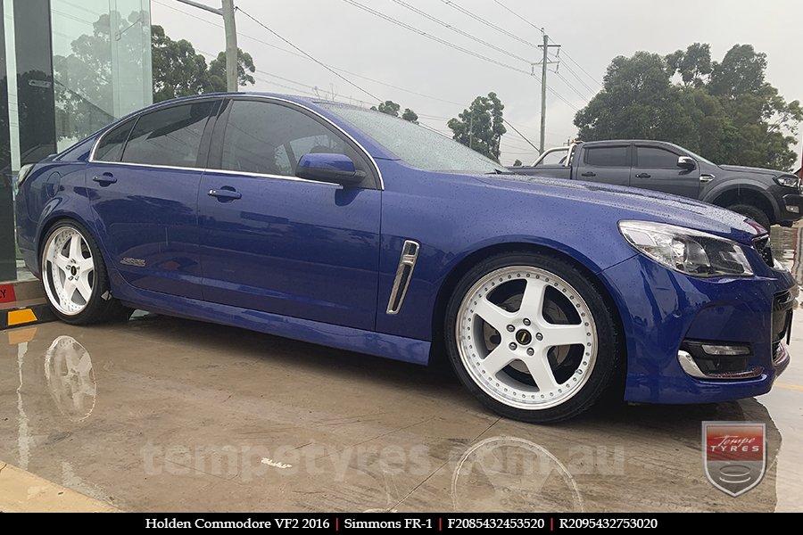 20x8.5 20x9.5 Simmons FR-1 White on HOLDEN COMMODORE VF