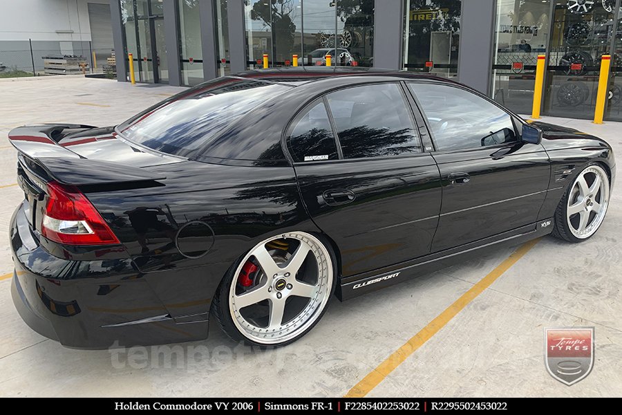 22x8.5 22x9.5 Simmons FR-1 Silver on HOLDEN COMMODORE VY