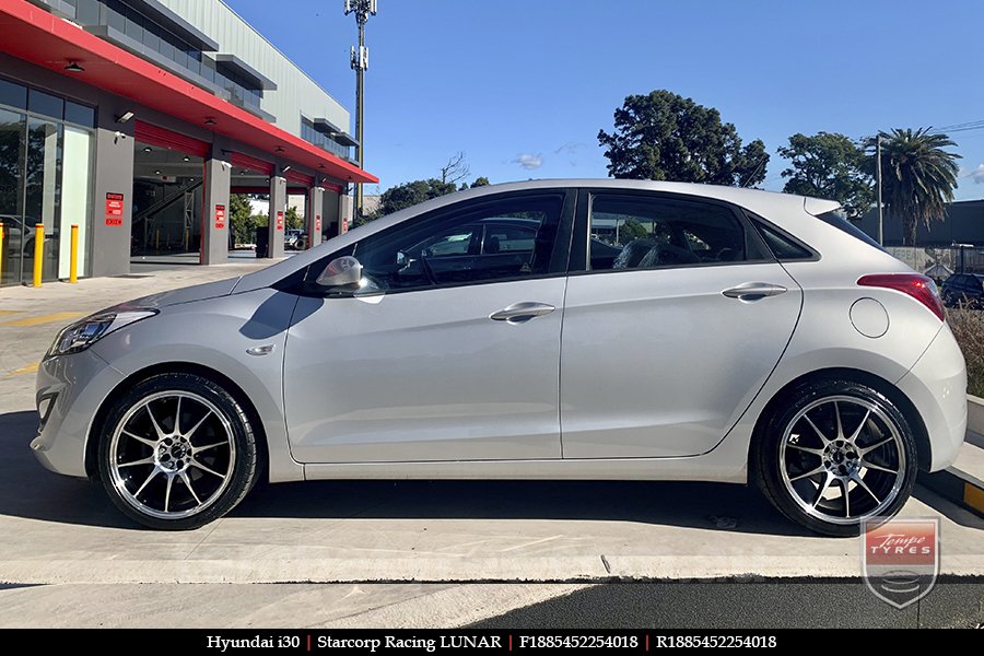 18x8.5 Starcorp Racing LUNAR on HYUNDAI i30