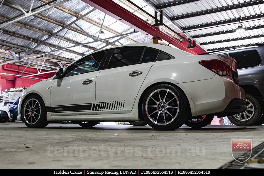 18x8.5 Starcorp Racing LUNAR on HOLDEN CRUZE 