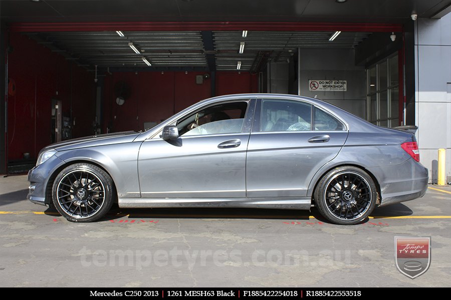 18x8.5 1261 MESH63 Black on MERCEDES C-Class