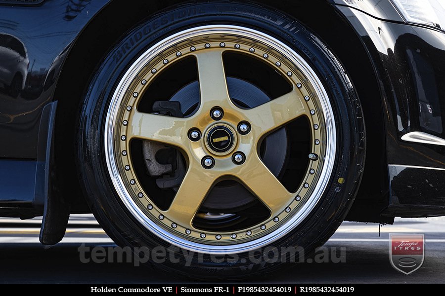 19x8.5 19x9.5 Simmons FR-1 Gold on HOLDEN COMMODORE VE