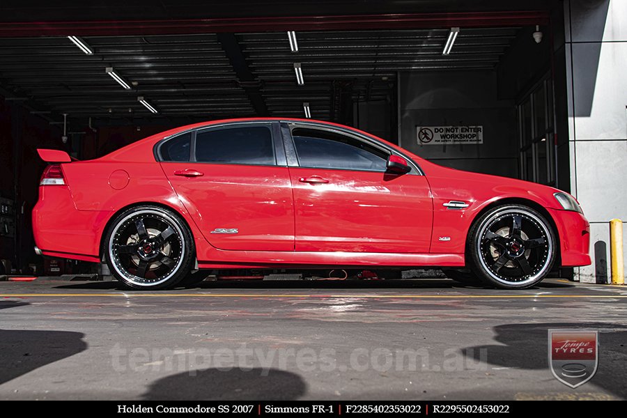 22x8.5 22x9.5 Simmons FR-1 Gloss Black Mirror Lip on HOLDEN COMMODORE