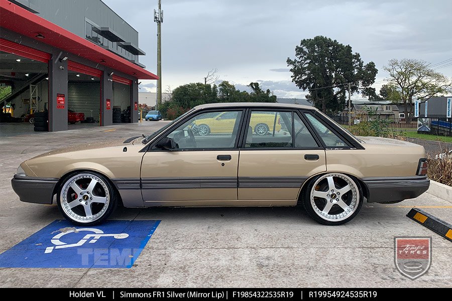 19x8.5 19x9.5 Simmons FR-1 Silver on Holden Commodore VL