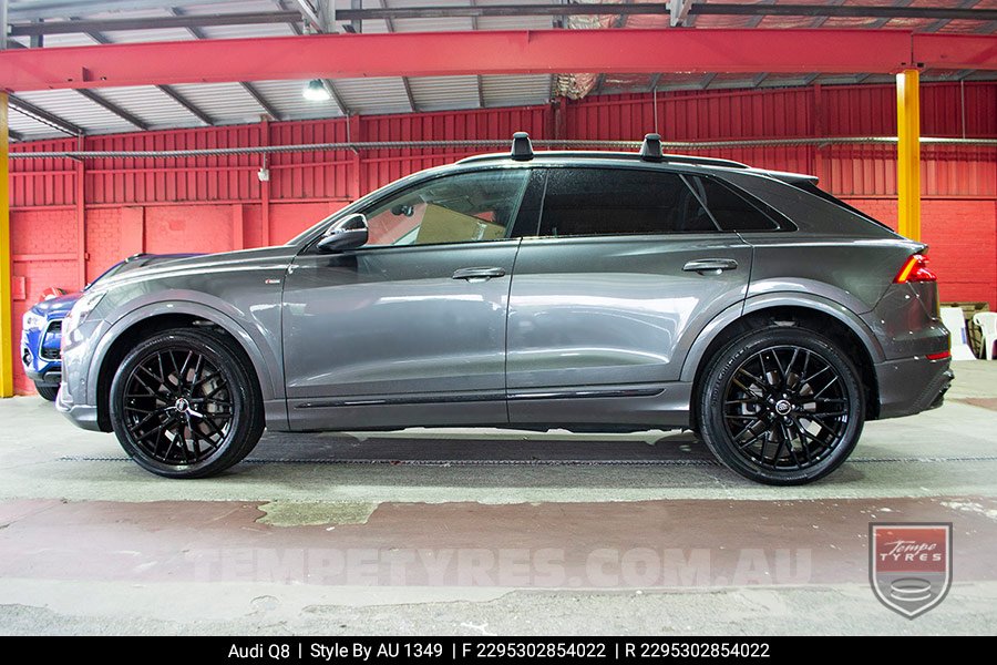 22x9.5 1349 AU1349 Black on Audi Q8