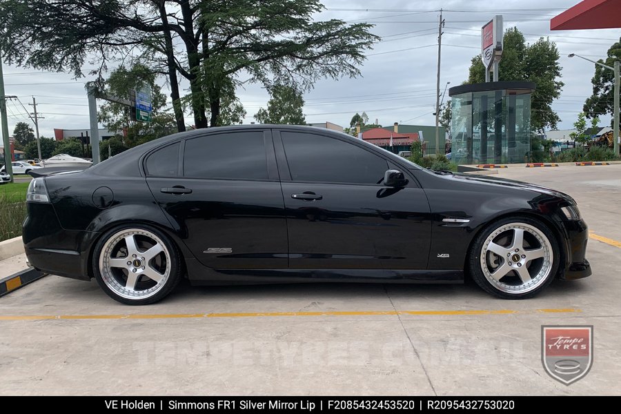 20x8.5 20x9.5 Simmons FR-1 Silver on Holden Commodore VE