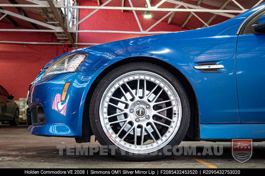 20x8.5 20x9.5 Simmons OM-1 Silver on Holden Commodore VE