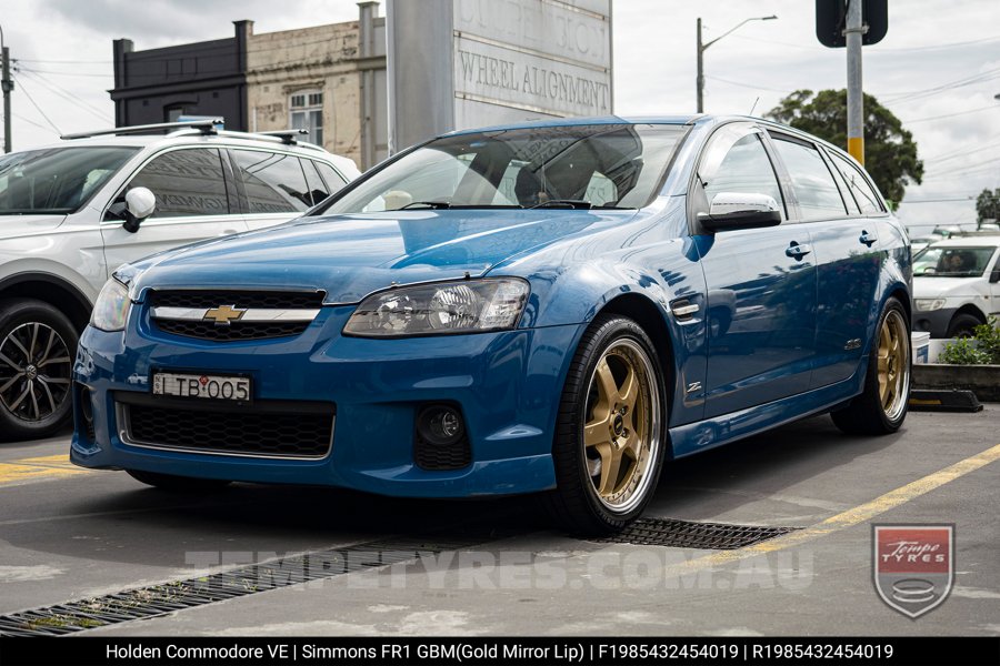 19x8.5 19x9.5 Simmons FR-1 Gold on Holden Commodore VE