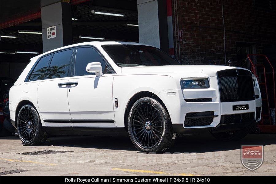 Custom Simmons Wheels on Roll Royce Cullinan