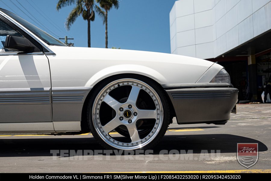 20x8.5 20x9.5 Simmons FR-1 Silver on Holden Commodore VL