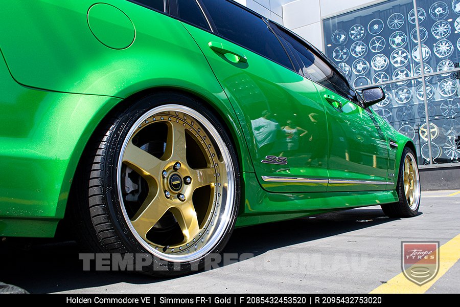 20x8.5 20x9.5 Simmons FR-1 Gold on Holden Commodore VE