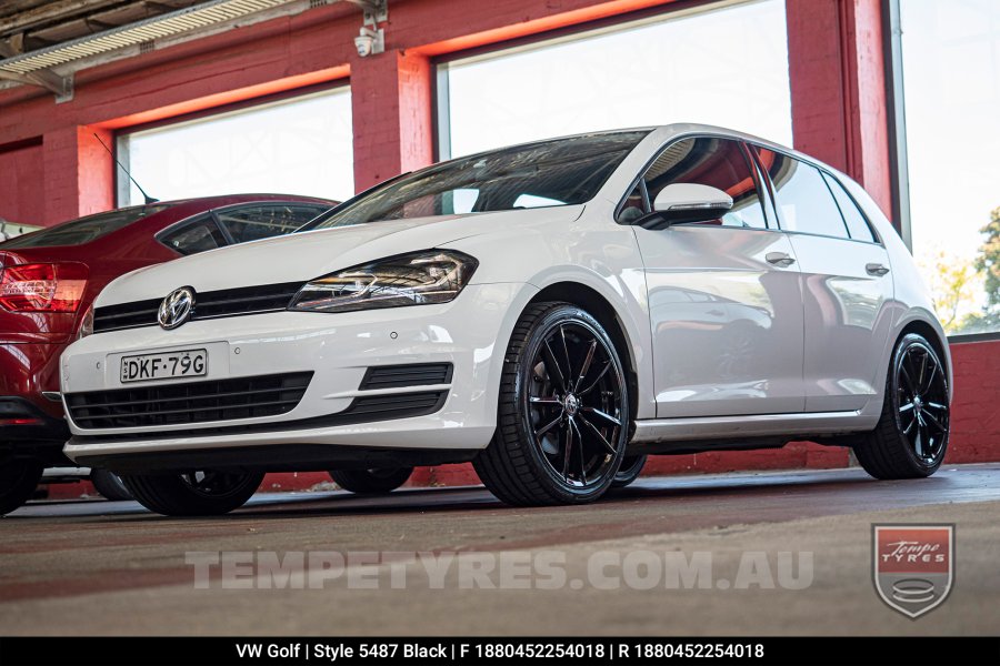 18x8.0 5487 Black  on VW Golf