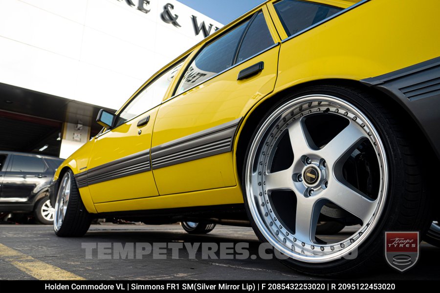 20x8.5 20x9.5 Simmons FR-1 Silver on Holden Commodore VL