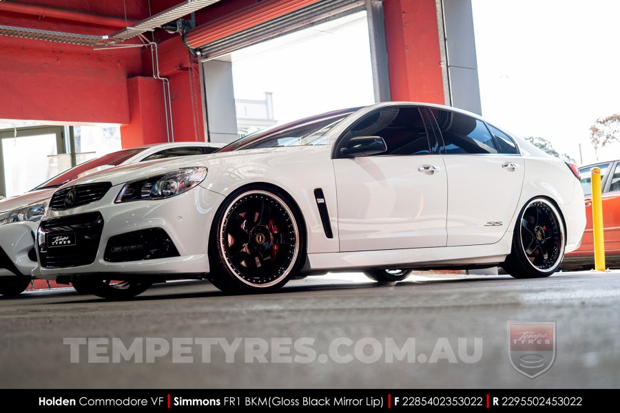 22x8.5 22x9.5 Simmons FR-1 Gloss Black Mirror Lip on Holden Commodore VF