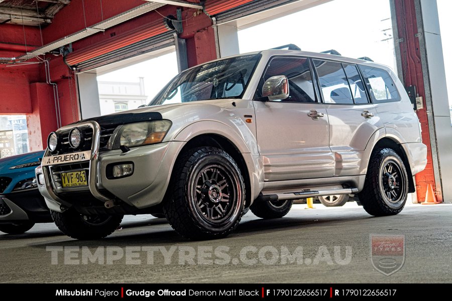 17x9.0 Grudge Offroad DEMON on Mitsubishi Pajero