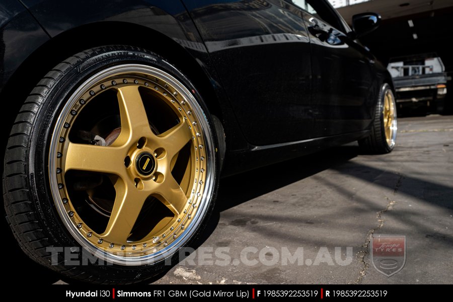 19x8.5 19x9.5 Simmons FR-1 Gold on Hyundai i30