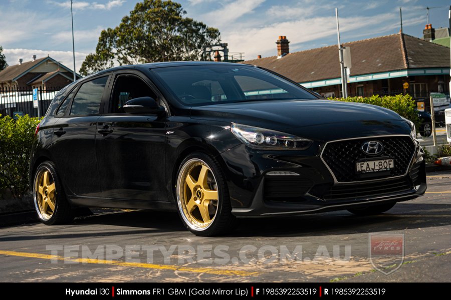 19x8.5 19x9.5 Simmons FR-1 Gold on Hyundai i30