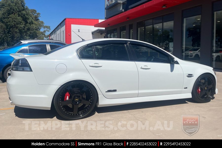 20x8.5 20x9.5 Simmons FR-1 Gloss Black on Holden Commodore SS