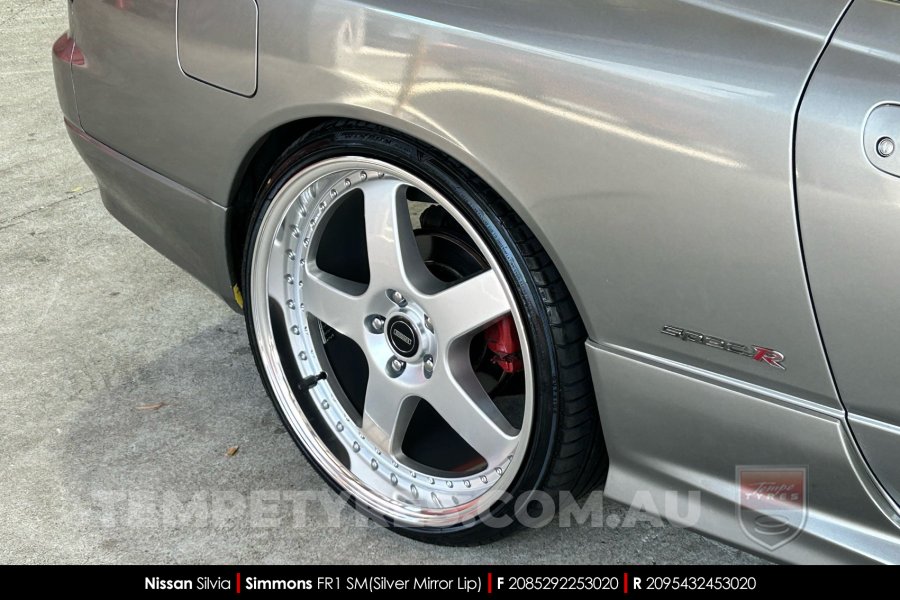 20x8.5 20x9.5 Simmons FR-1 Silver on Nissan Silvia