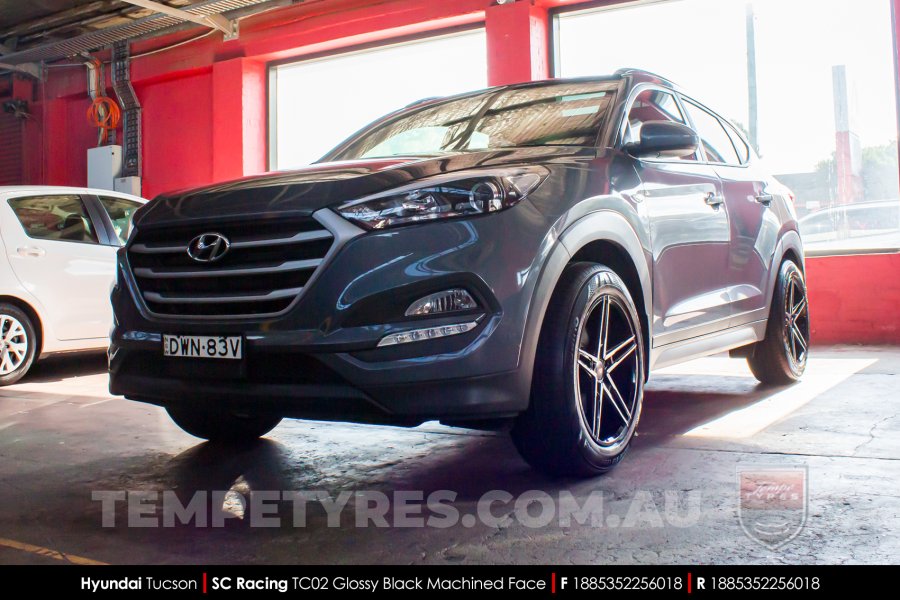 18x8.5 SC Racing TC02 Glossy Black Machined Face on Hyundai Tucson