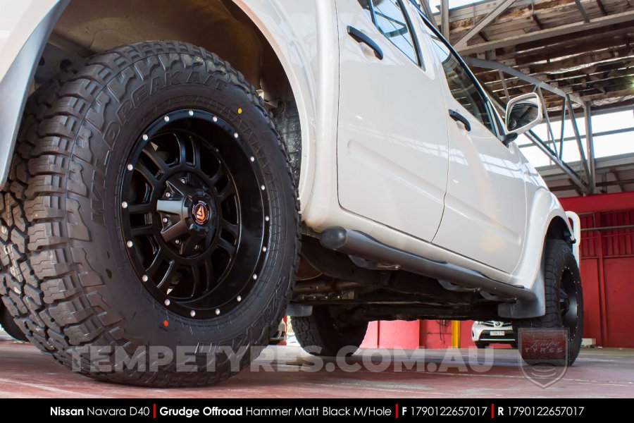 17x9.0 Grudge Offroad HAMMER on Nissan Navara D40