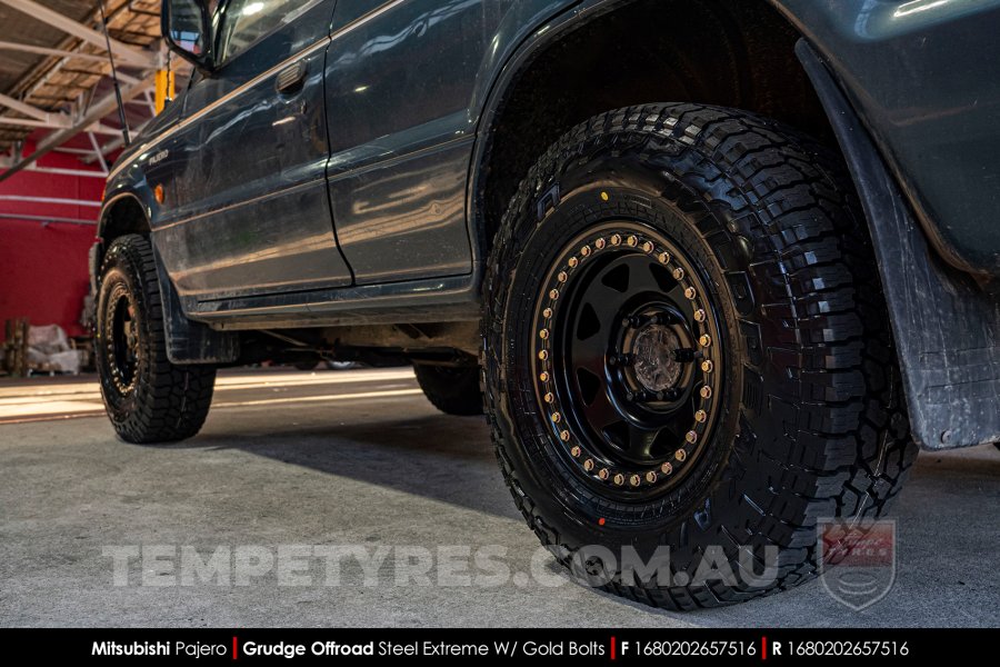 16x8.0 Grudge Offroad Steel Extreme on Mitsubishi Pajero