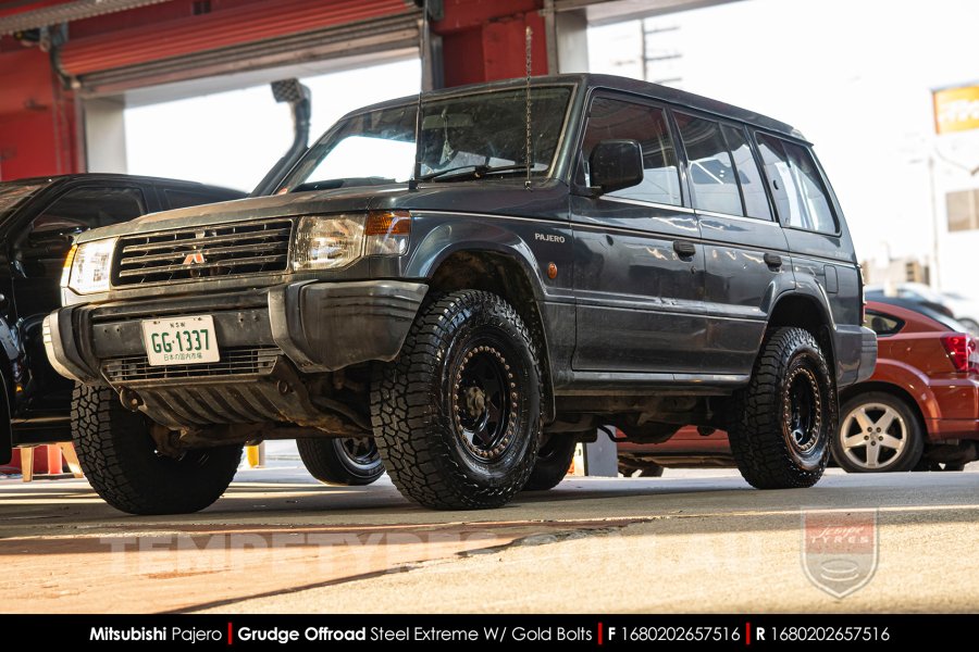 16x8.0 Grudge Offroad Steel Extreme on Mitsubishi Pajero