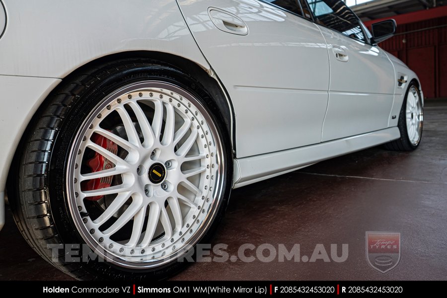 20x8.5 Simmons OM-1 White on Holden Commodore VZ